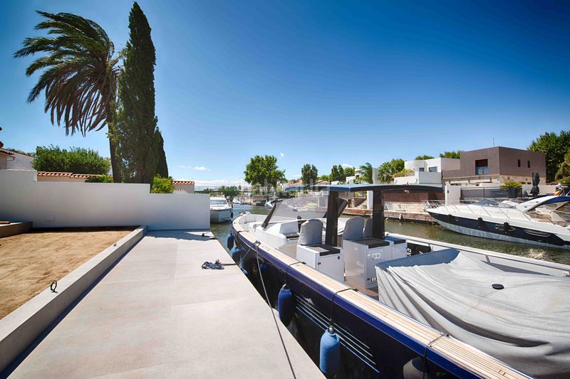 Foto bc7bab7c-133d-4844-9425-41dca7a07dd1. Casa amb aparcament piscina a Segre - Ebre - Ter Empuriabrava