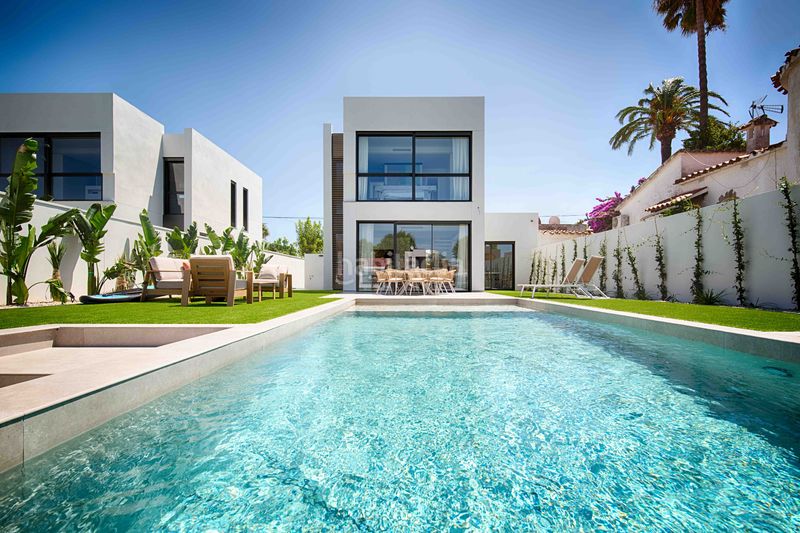Foto bdf770cc-e268-47e2-ae0a-28b7bc481b37. Casa amb aparcament piscina a Segre - Ebre - Ter Empuriabrava