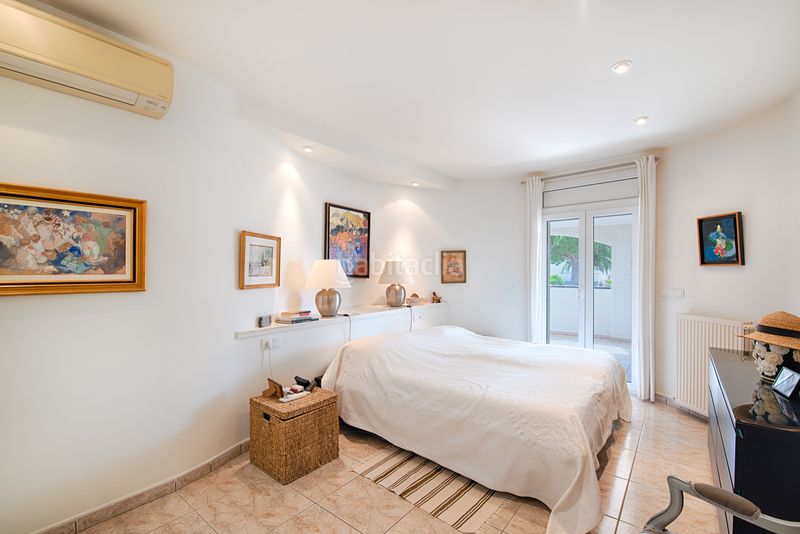 Foto b0ae307f-5d03-4230-9ade-4335e6c995c5. Casa amb aparcament piscina a Cap Ras - Creus - Falconera Empuriabrava
