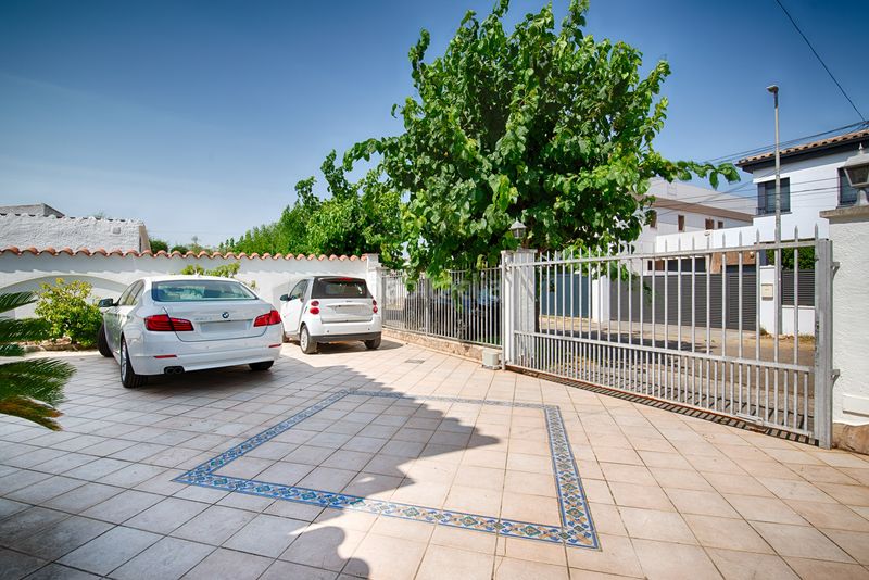 Foto dea5995c-d909-42ea-8143-a4232526dbe5. Casa amb aparcament piscina a Cap Ras - Creus - Falconera Empuriabrava