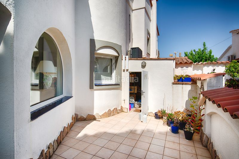 Foto f588f227-3c73-4c5b-a21c-19b3de6741c0. Casa amb aparcament piscina a Cap Ras - Creus - Falconera Empuriabrava