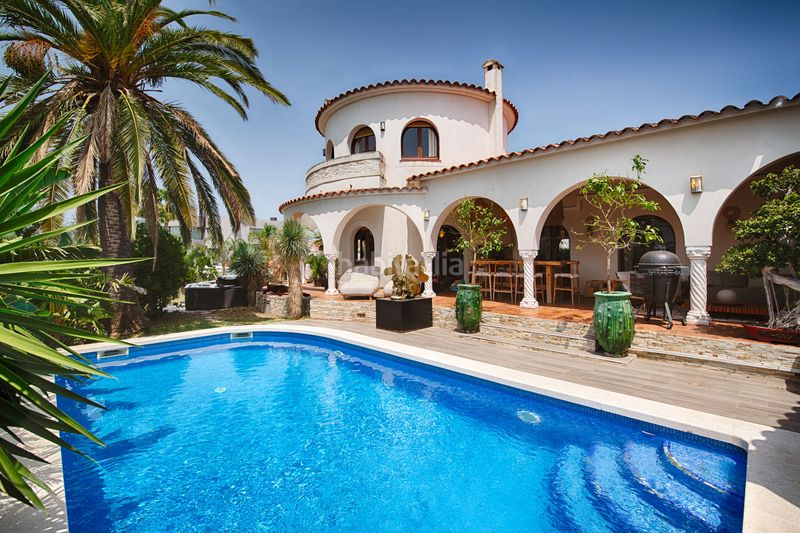 Foto 965879f6-87a0-4d2a-bad8-7f1b325e7ff9. Casa amb aparcament piscina a Cap Ras - Creus - Falconera Empuriabrava