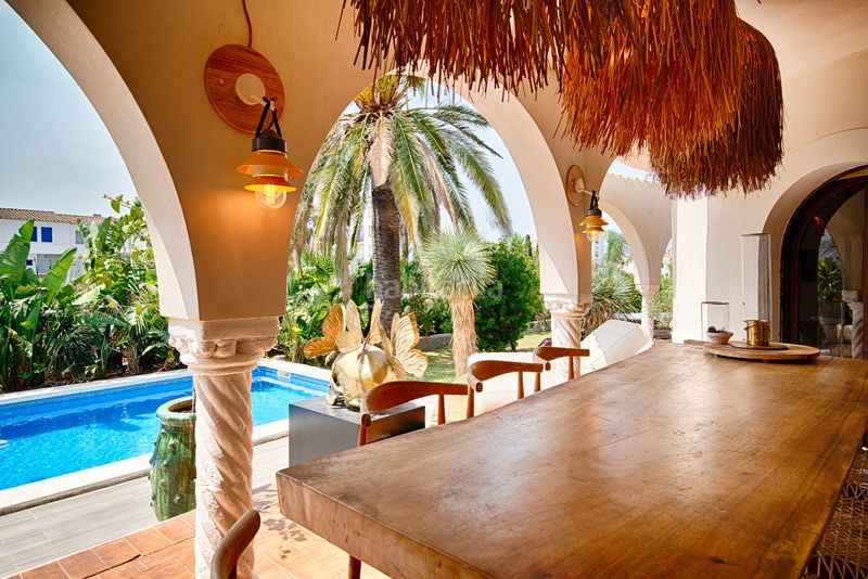 Foto a1aa373d-abea-4695-9414-199863f664c4. Casa amb aparcament piscina a Cap Ras - Creus - Falconera Empuriabrava