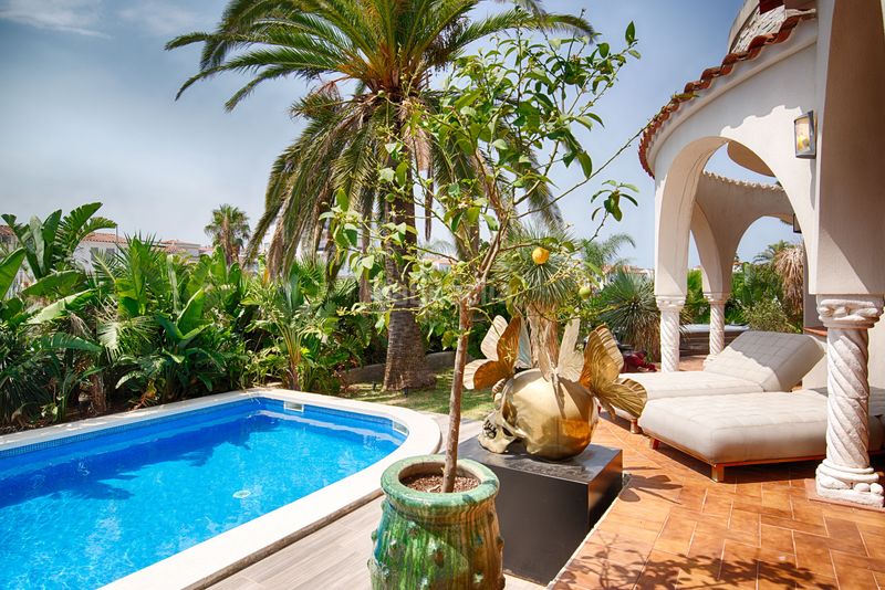 Foto ab75ac53-e621-4327-a2fa-d18a70775acf. Casa amb aparcament piscina a Cap Ras - Creus - Falconera Empuriabrava