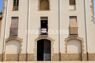 Casa bifamiliare in Carrer de la muga 22. Propiedad para reformar en pont de molins con vistas al río muga
