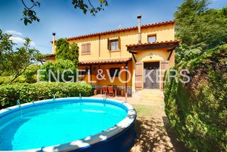 Maison jumelée à Carretera tapis 19p. Práctica casa pareada con jardín en maçanet de cabrenys - exclus