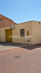 Casa a Carrer tramuntana 2. Casa para reformar con posibilidad de ampliación en pedret i mar