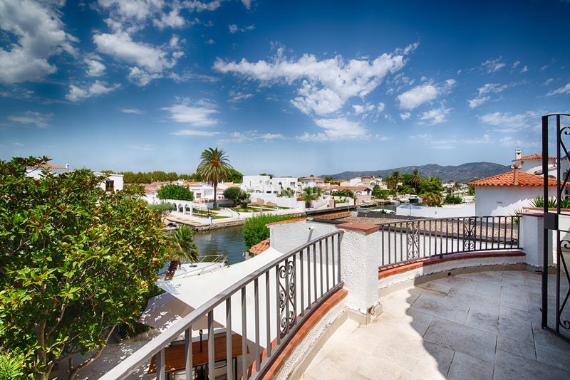 Foto 0330fa1f-09a6-4128-999e-7ab0811aa4dd. Casa amb aparcament a Segre - Ebre - Ter Empuriabrava
