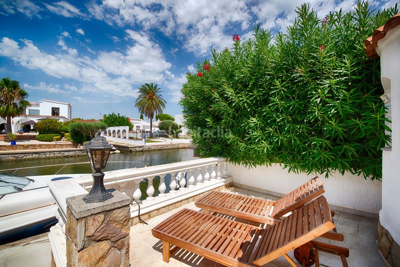 Foto 5db2a977-4253-4c4d-99f1-32515a46320f. Casa amb aparcament a Segre - Ebre - Ter Empuriabrava