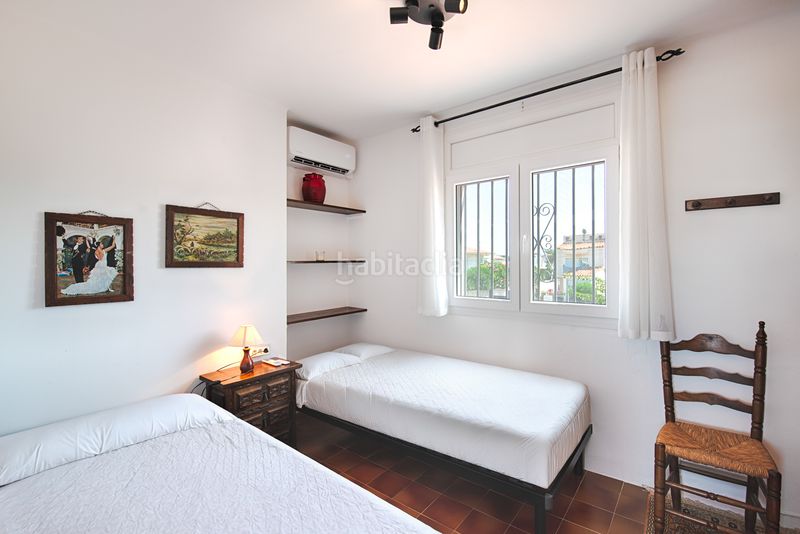 Foto 685b4c8d-c03c-4009-91f3-53f243753ded. Casa amb aparcament a Segre - Ebre - Ter Empuriabrava