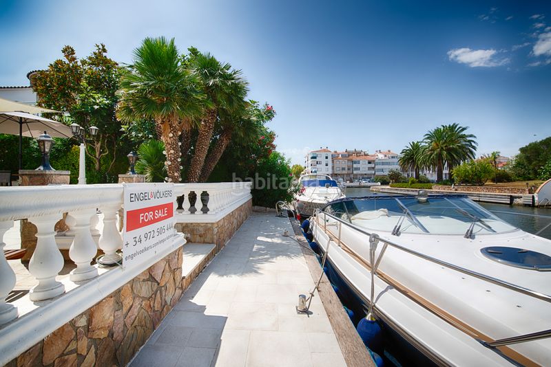 Foto a556b924-3655-4e5c-b337-b7877ef9a147. Casa amb aparcament a Segre - Ebre - Ter Empuriabrava