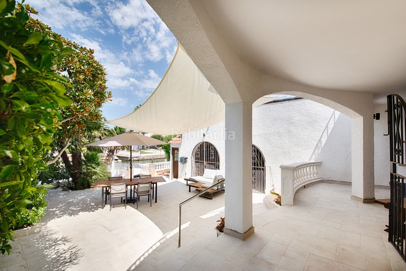 Foto f03d8970-66ca-4063-b6c2-7c223bd01882. Casa amb aparcament a Segre - Ebre - Ter Empuriabrava