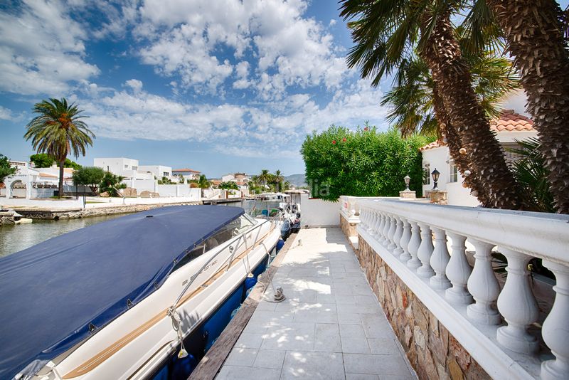 Foto f3f4b4c7-723e-4780-9337-98de72c8fb6f. Casa amb aparcament a Segre - Ebre - Ter Empuriabrava
