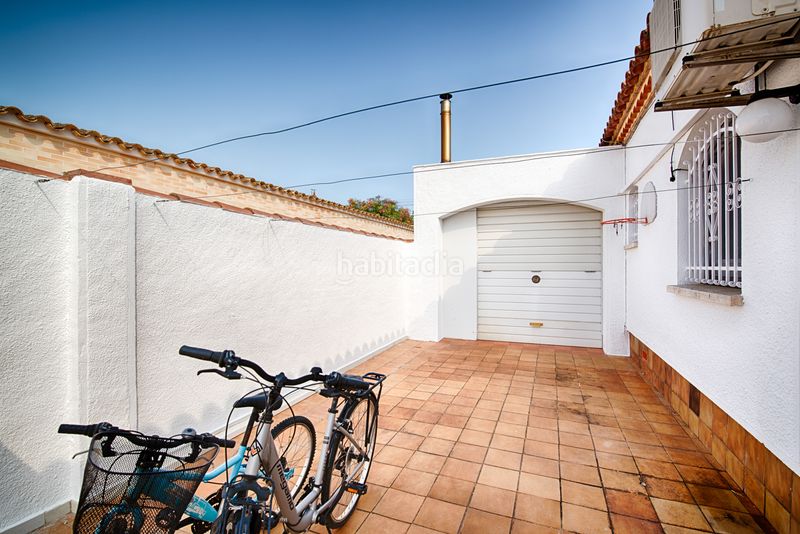 Foto a82be04e-d304-46a2-9d35-d9044b07679d. Casa amb aparcament piscina a Cap Ras - Creus - Falconera Empuriabrava