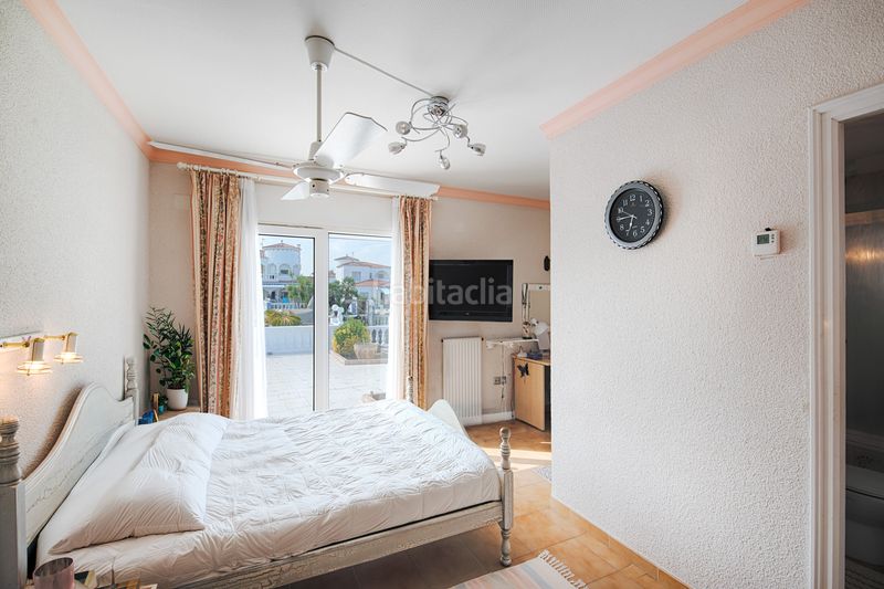 Foto c31c4c75-5893-48a2-88ed-20b5834b23b2. Casa amb aparcament piscina a Cap Ras - Creus - Falconera Empuriabrava