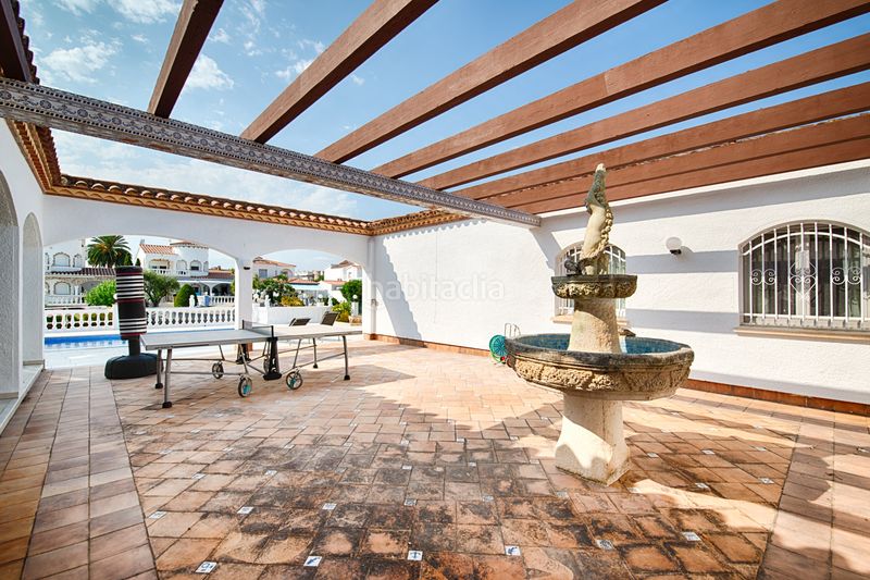 Foto df04ac9e-8843-4ebb-bc0c-d99d7c8fce5b. Casa amb aparcament piscina a Cap Ras - Creus - Falconera Empuriabrava
