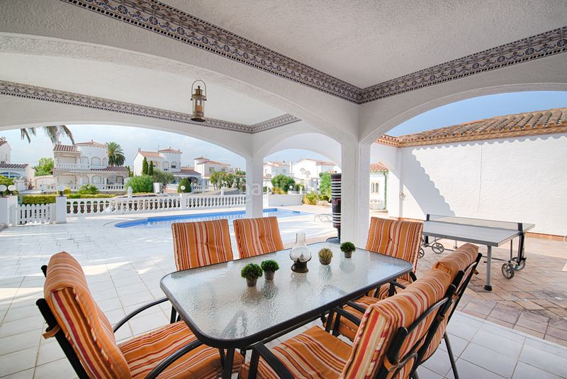 Foto e1604d42-d893-4860-b37f-cf2c6a06250b. Casa amb aparcament piscina a Cap Ras - Creus - Falconera Empuriabrava