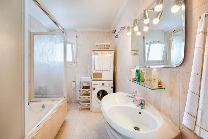 Foto fbe6da5b-17a8-4b6b-b622-634660071e85. Casa amb aparcament piscina a Cap Ras - Creus - Falconera Empuriabrava