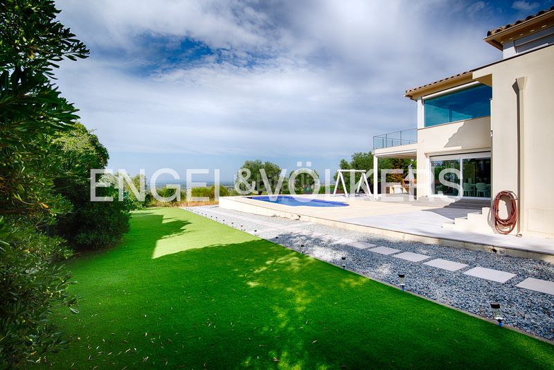 Foto bfc0c3bb-21c3-4097-bf41-7f7690cffd70. Casa amb piscina a Palau-saverdera