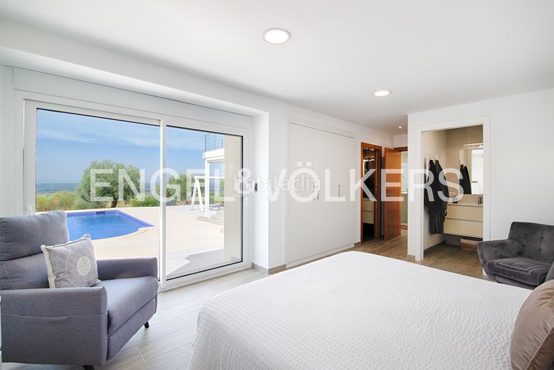 Foto ce7428b8-8f8d-40bf-82d6-4c685496d93a. Casa amb piscina a Palau-saverdera