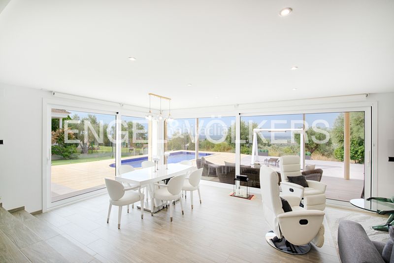 Foto d146741c-a1d4-42fc-befb-a64ef0221b97. Casa amb piscina a Palau-saverdera