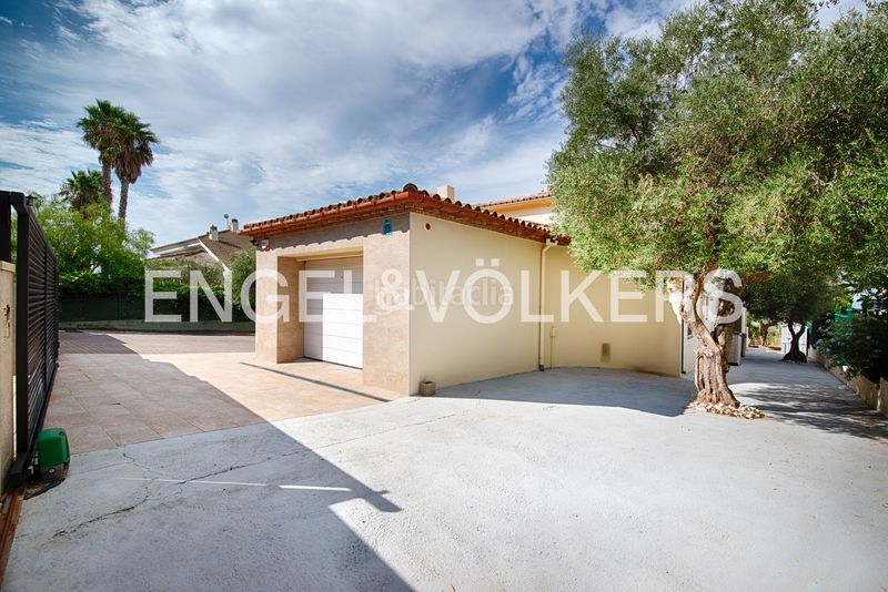 Foto d394c157-d31f-4fe3-a362-1cb8ce3a8b35. Casa amb piscina a Palau-saverdera