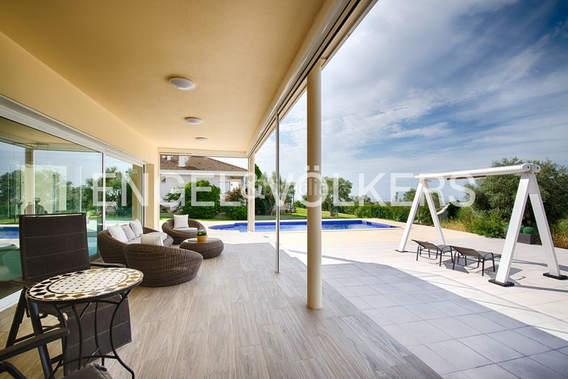 Foto fe258d6d-9fe9-459b-ab6c-c17493f13457. Casa amb piscina a Palau-saverdera