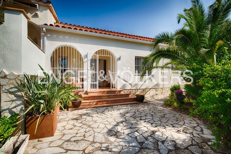 Foto 40d55bf0-c46b-4684-8ebc-b4dcef3925a3. Casa amb piscina a Palau-saverdera