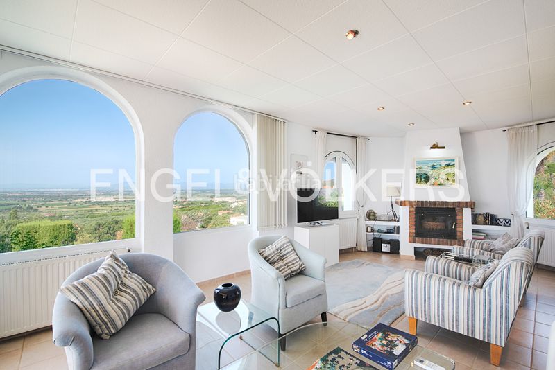Foto a680e352-f066-4559-90c0-d5a05a697530. Casa amb piscina a Palau-saverdera