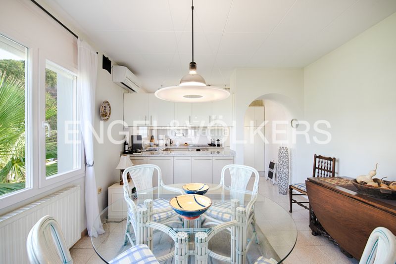 Foto b2e4bd32-a0e9-4f88-aeb7-395ca752ed5a. Casa amb piscina a Palau-saverdera