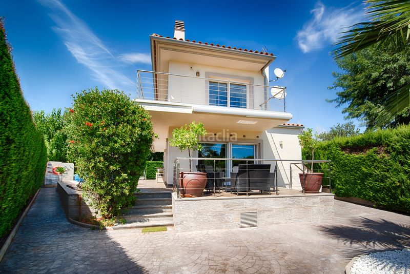 Foto 7ee4da54-73fa-482e-900e-1a9326740088. Casa amb xemeneia aparcament piscina a Cap Ras - Creus - Falconera Empuriabrava