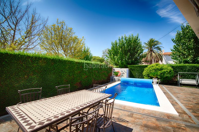 Foto 90ae9e08-c658-4a0f-a666-19494034792a. Casa amb xemeneia aparcament piscina a Cap Ras - Creus - Falconera Empuriabrava