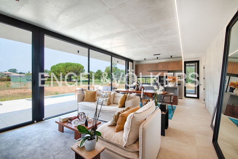 Foto 5835f632-9f8e-4863-bb32-e2b7dd646f07. Casa amb calefacció aparcament piscina a Navata