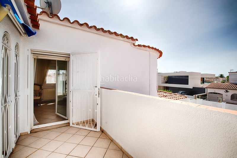 Foto ae24c72d-1c2f-49a2-9467-d46da02ab11a. Casa amb aparcament piscina a Peni Empuriabrava