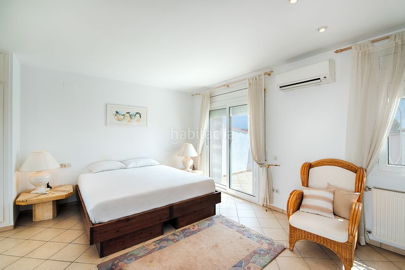 Foto f577175b-2891-4ad1-a429-2e57e41d722a. Casa amb aparcament piscina a Peni Empuriabrava