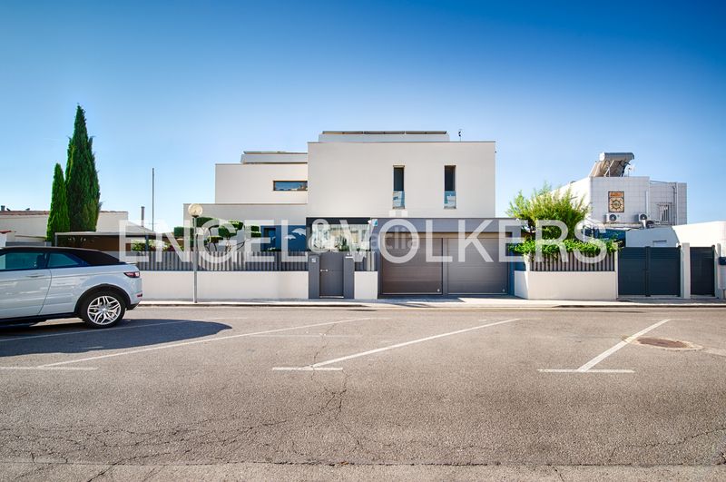 Foto 3387ab10-6c28-4540-9f6c-8b6a024da994. Casa amb piscina a Santa Margarida Roses