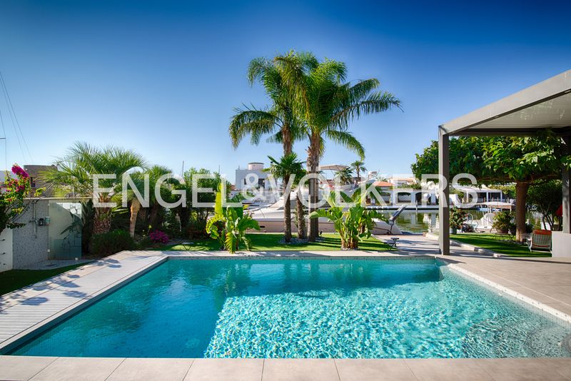 Foto 7bef4fe0-1eed-44d3-a4d1-1733e04b5e96. Casa amb piscina a Santa Margarida Roses