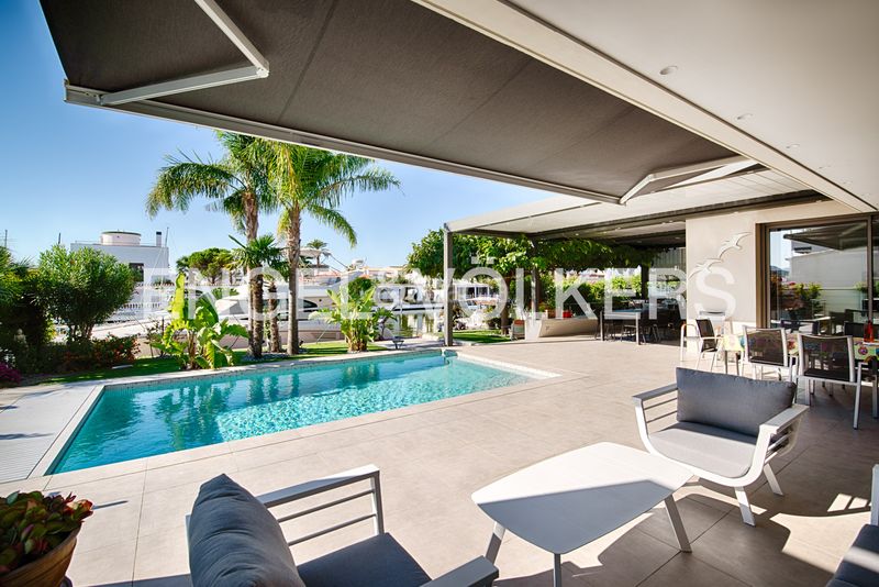 Foto 90bcd7a7-efbd-4955-8f53-6410f440c86b. Casa amb piscina a Santa Margarida Roses
