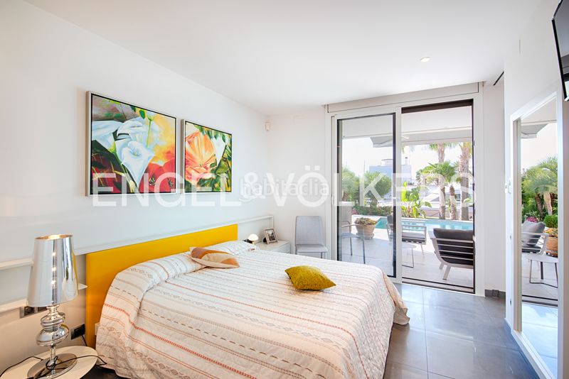Foto c3c3fcc9-935f-4754-919a-805607874547. Casa amb piscina a Santa Margarida Roses