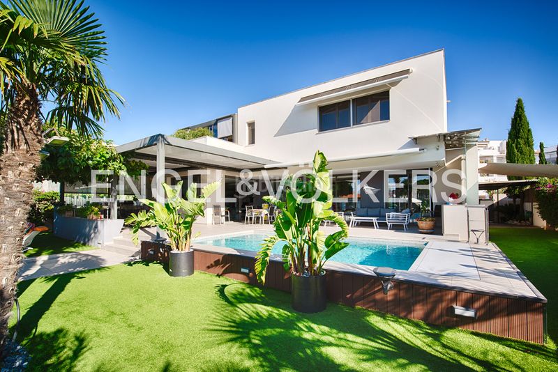Foto dbed5db0-ca15-49b2-a650-4f255c1df6f4. Casa amb piscina a Santa Margarida Roses