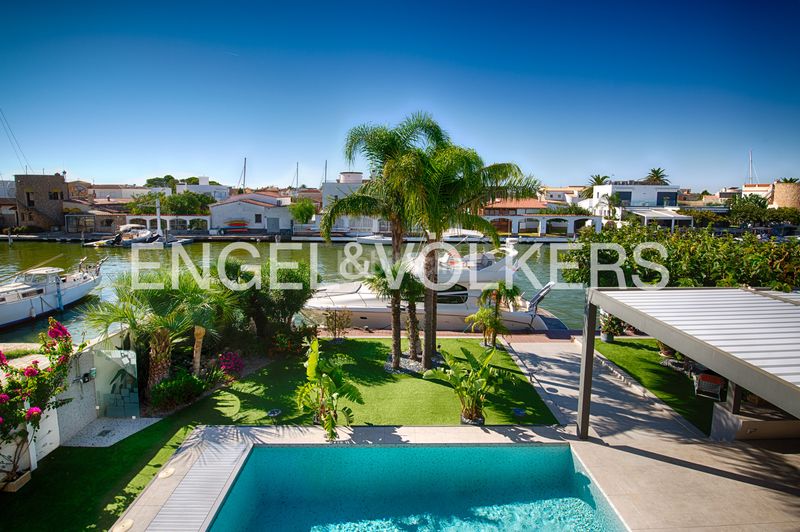 Foto fb9662cf-6e93-4447-8899-493dc568c8ac. Casa amb piscina a Santa Margarida Roses