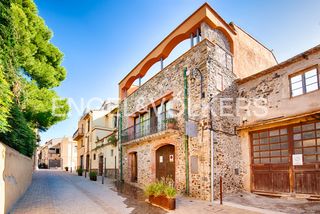 Maison  Carrer figueres 15. Encanto, amplitud y autenticidad en una magnífica casa de turism