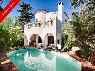 Casa en Requesens. Casa con piscina y licencia turística cerca de la playa