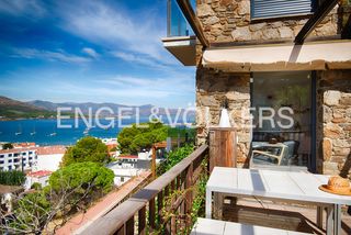 Dúplex a Carrer del puig de les forques 18. Dúplex con vistas al mar, grandes terrazas y aparcamiento, el po