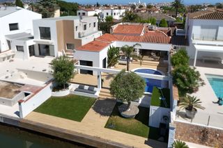Casa a Segre - Ebre - Ter. Magnífica casa con piscina y amarre de 12,50 m