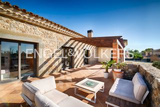 House  Carrer major. Exclusividad y carácter en una magnífica propiedad en fortià - e