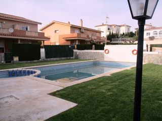 Reihenhaus in Platja de Mont-roig. Oportunidad
