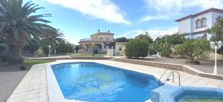 Chalet in Centre. Chalet independiente de 450m en miami platja