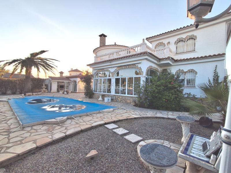 Foto 0230fc14-7fa3-420b-b49e-8314f3f94afb. Chalet avec cheminée chauffage parking piscine dans Miami Platja