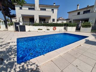 Semi detached house in Pino Alto. Adosado de 160m a 300m de la playa en miami platja